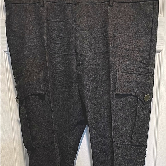 DSQUARED2
Brand New Grey Wool Cargo Pants
Size 54 IT - Picture 5 of 6